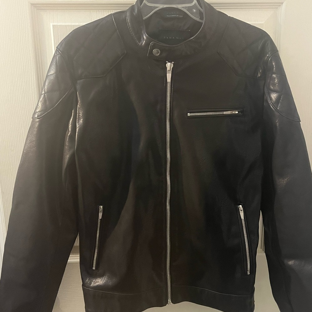 Zara Black Motorcycle Jacket with Sleek Design